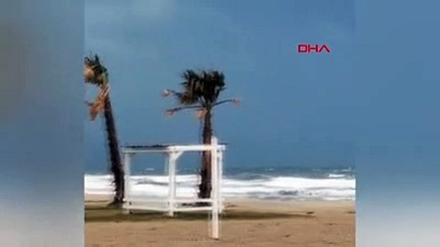 Kuzey Ege sahillerinde 'lodos fırtınası' ve 'sağanak'