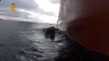 La Guardia Civil interviene 56 kilos de cocaína adosados en el casco de un barco