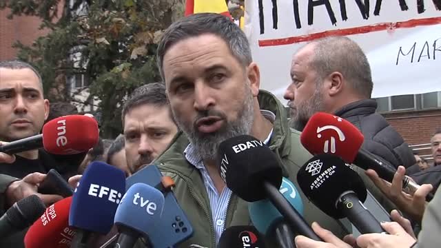 Abascal pide a Feijóo que reflexione ante la importancia política de presentar una moción de censura