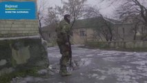 Los soldados ucranios rescatan civiles entre bombardeos en Bajmut | EL PAÍS