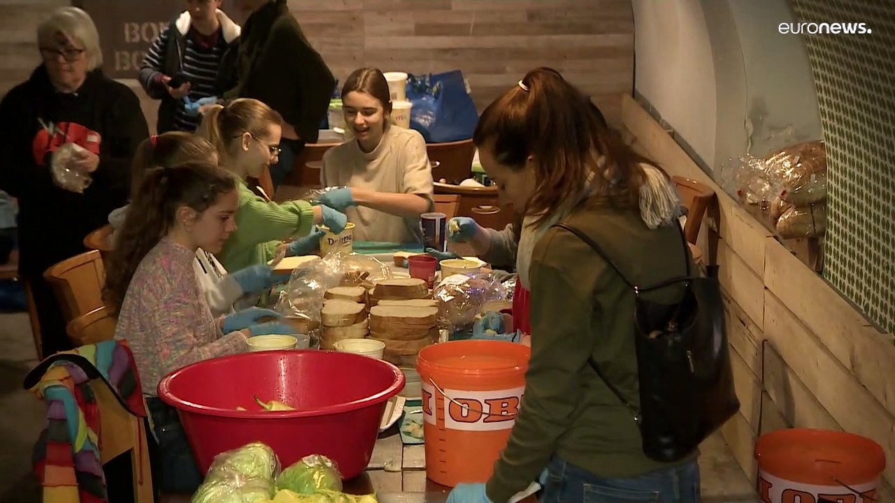 Hungarian charity prepares and distributes more than 2,000 sandwiches for the needy
