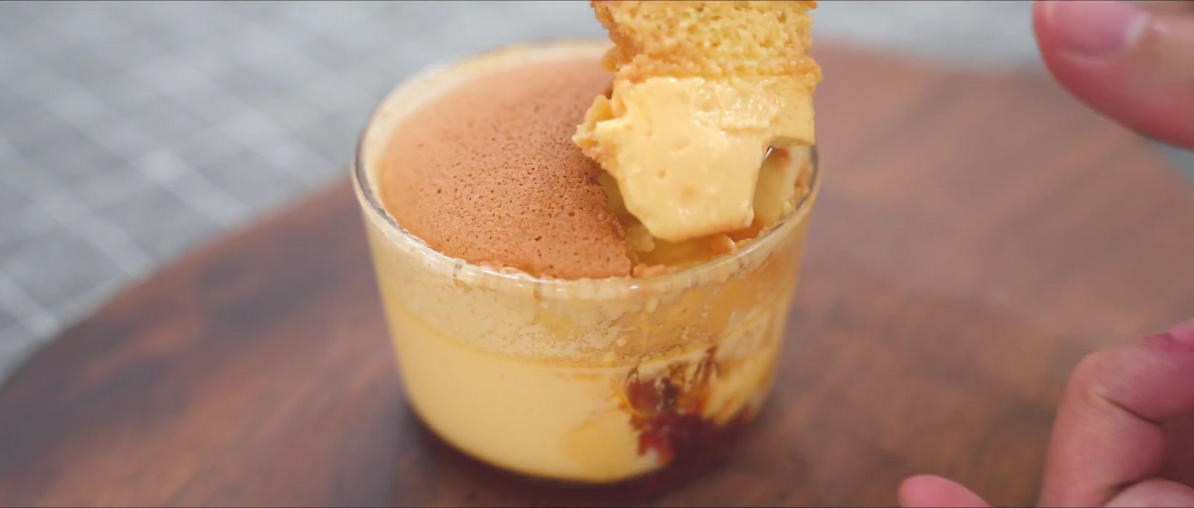 #OhNino #ASMR #NinosHome Castella cake cups are an invention with cream, Hatenburgh caramel, from the result and the terrible taste. Castella