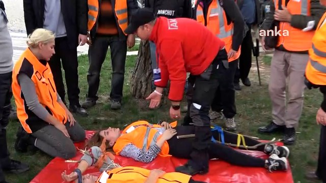 İBB ve AKUT afet gönüllüleri Maçka Parkı'nda tatbikat düzenledi