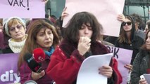 Kadınlar, Kadıköy'de Hiranur Vakfı'nı Protesto Etti: 