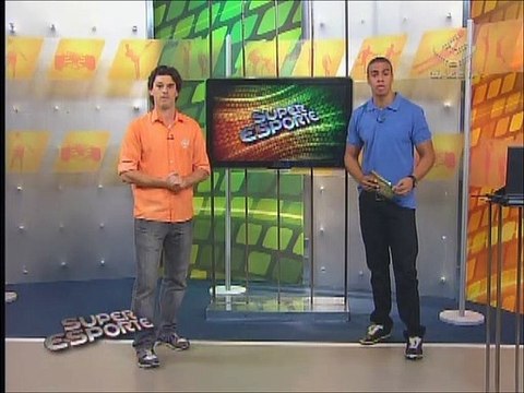 Torcedores do Palmeiras acompanham ao lado de ídolos alviverdes vitória sobre o Grêmio