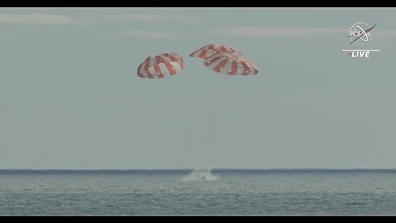 Moment de l'amaratge de la nau Orion, de la missió Artemis I de la NASA