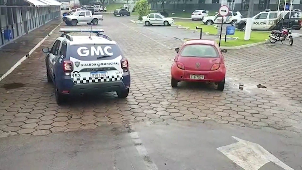 Dupla é detida em posse de carro furtado no Pioneiros Catarinenses