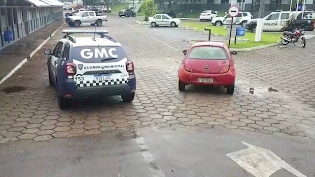 Dupla é detida em posse de carro furtado no Pioneiros Catarinenses