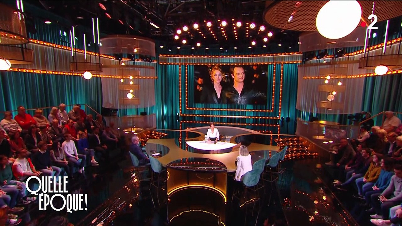 Laeticia Hallyday, submergée par l'émotion, en veut beaucoup à Johnny pour sa lâcheté dans "Quelle époque!" sur France 2.