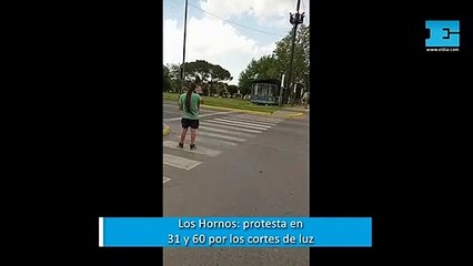 Piquete de vecinos en 60 y 31: piden que vuelva la luz en un sector de Los Hornos