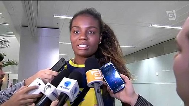 Seleção feminina de vôlei desembarca em Guarulhos