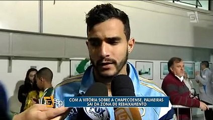 Com três de Henrique, Palmeiras vira e bate Chapecoense