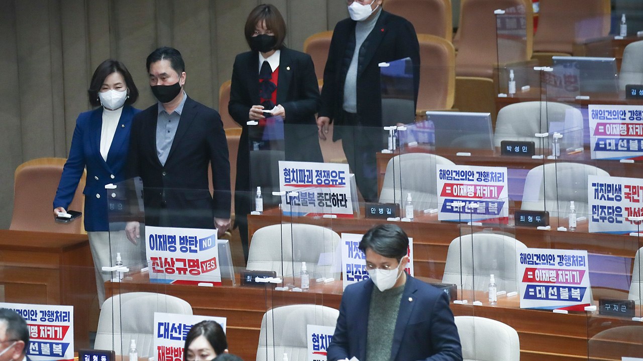 [뉴스라이더] '이상민 해임건의안' 통과...연말 얼어붙은 정국 / YTN