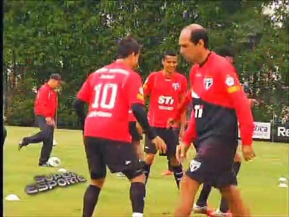 Com Denílson, São Paulo faz últimos ajustes para enfrentar o Atlético-GO