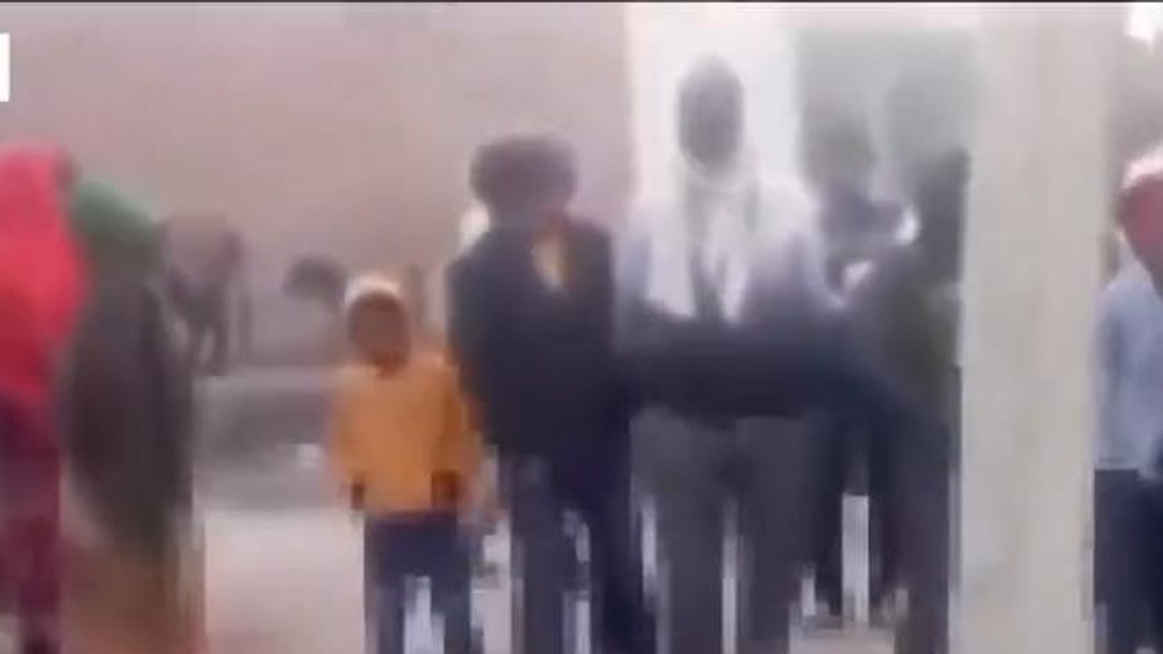 सभंल:बिजली के करंट की चपेट में आने से ग्रामीण क...