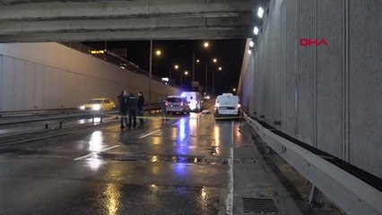 İZMİR-YOLDA ARACINA YAKIT DOLDURURKEN OTOMOBİLİN ÇARPMASIYLA HAYATINI KAYBETTİ