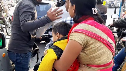 सड़कों पर गुटखा खाकर फेंकने वाले हो जाओ सावधान।। वरना पुलिस से पहले मनीष कश्यप सिखा देगा सबक।।