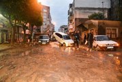 Antalya'nın iki ilçesinde sel felaketi; otomobiller sürüklendi, seralar su altında kaldı
