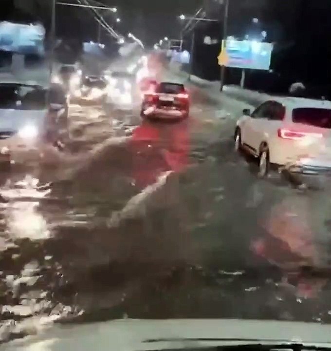 الطقس يلغي ويؤجل عشرات الرحلات في مطارات موسكو