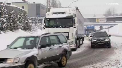 Blizzards, brouillards verglaçants... La neige fait son grand retour en Europe