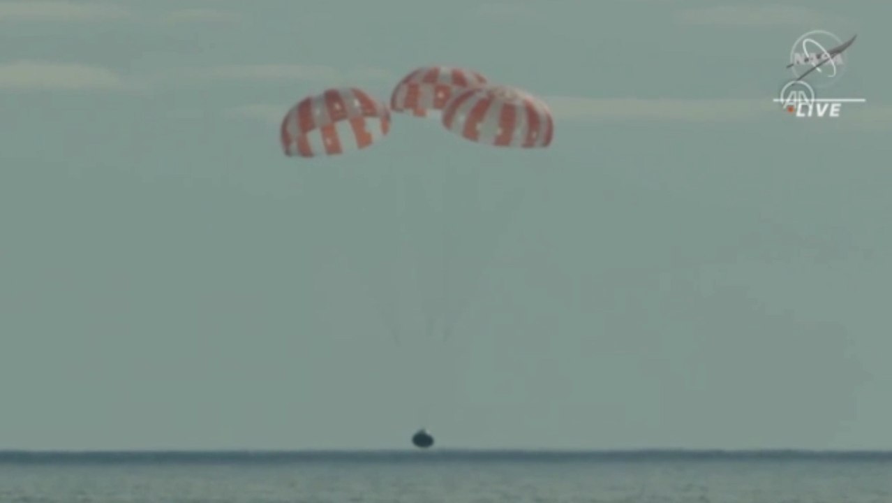 NASA'nın Ay'a dönüş programının test aracı Orion, Ay'ın yörüngesinden Dünya'ya döndü