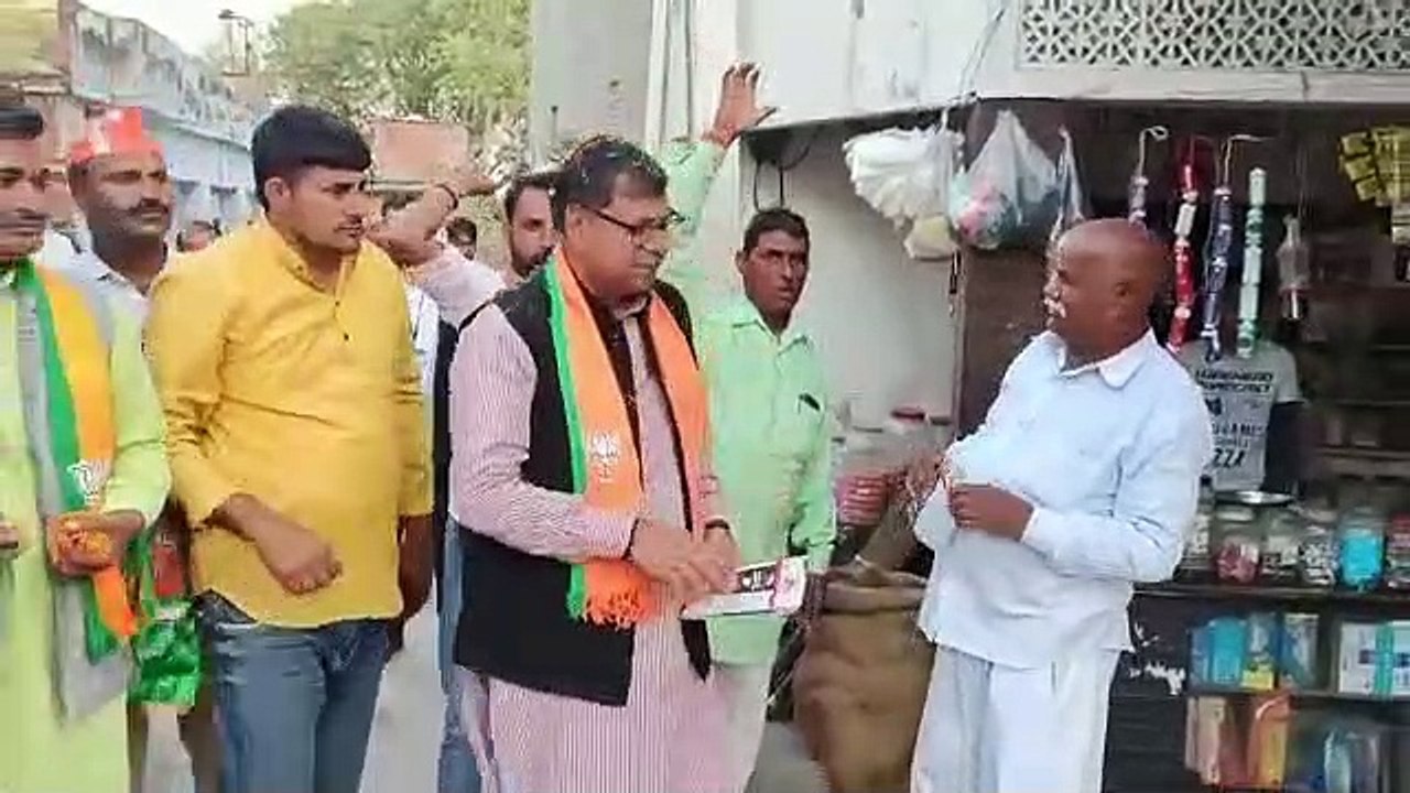 गुजरात जाने से पहले पूनिया चल पडे पैदल