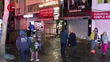 Fatih'te korkutan yangın! Çok sayıda kişi tahliye edildi