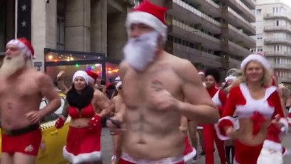 Invasión de 'Papás noel' a falta de dos semanas para Navidad