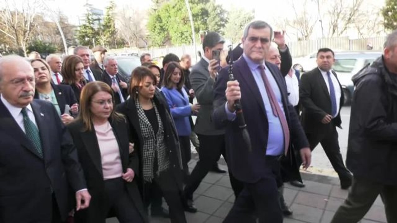 Kılıçdaroğlu, TBMM'den Adalet Bakanlığı'na Yürüdü: "Gerçekten Çok Öfkeliyim. İki Yıldır Kimin Arkasına Saklandınız. İki Yıldır, Kimlerle Fotoğraf...