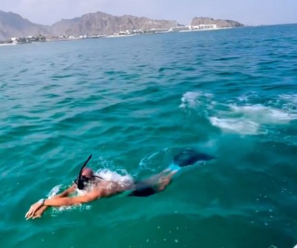 السبّاح المصري شهاب علاَم يستعد لدخول غينيس للأرقام القياسية من بحر دبي