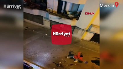 Balkondan atlayıp kavgaya dahil oldular! O anlar kamerada