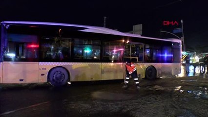 ARNAVUTKÖY'DE İETT OTOBÜSÜYLE MİNİBÜS ÇARPIŞTI; 14 YARALI