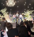Chồng JiYeon nhảy theo những bài hit của vợ trong tiệc cưới