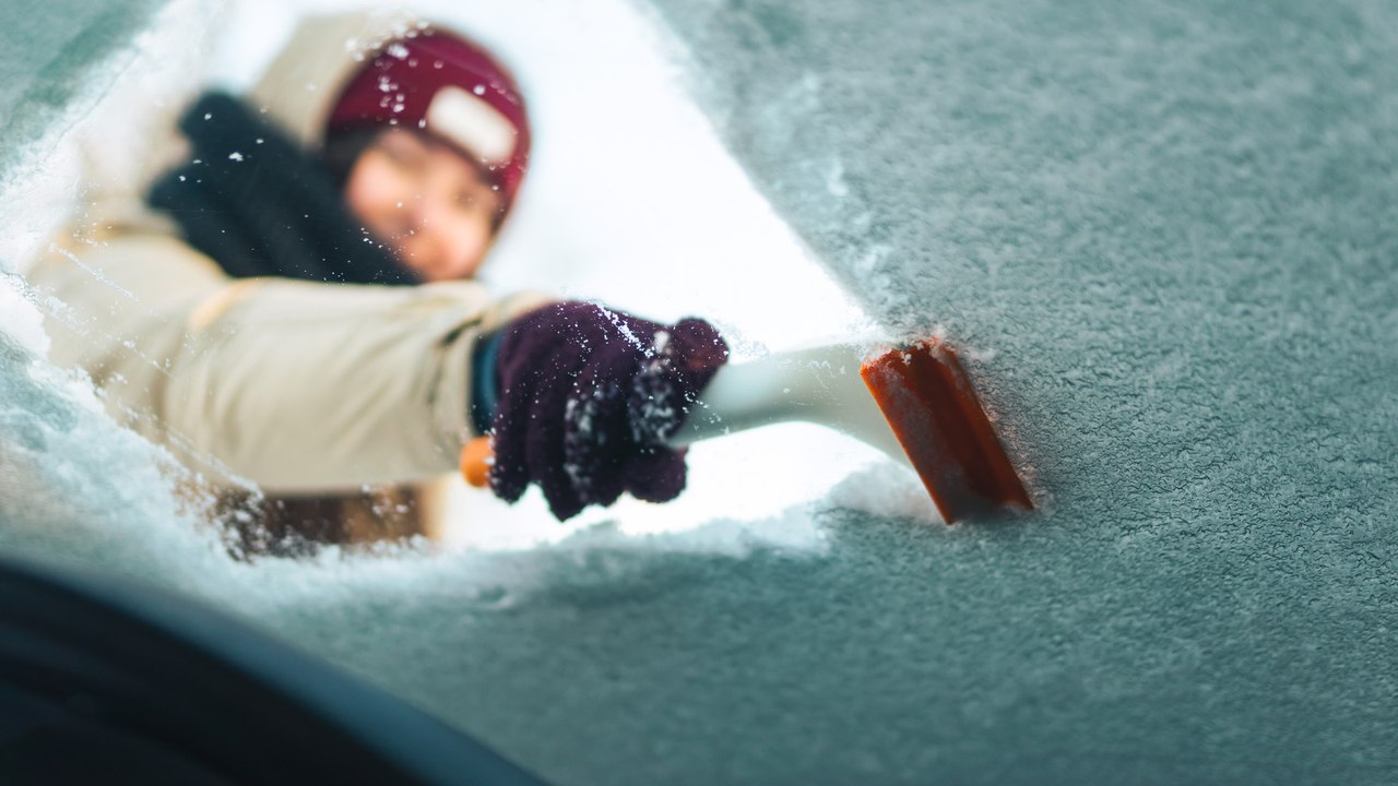 Lästiges Eiskratzen? Mit diesem Hausmittel klappt’s in 30 Sekunden