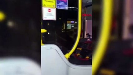 Plakası kamyonetten inip İETT otobüsü şoförüne saldırdılar