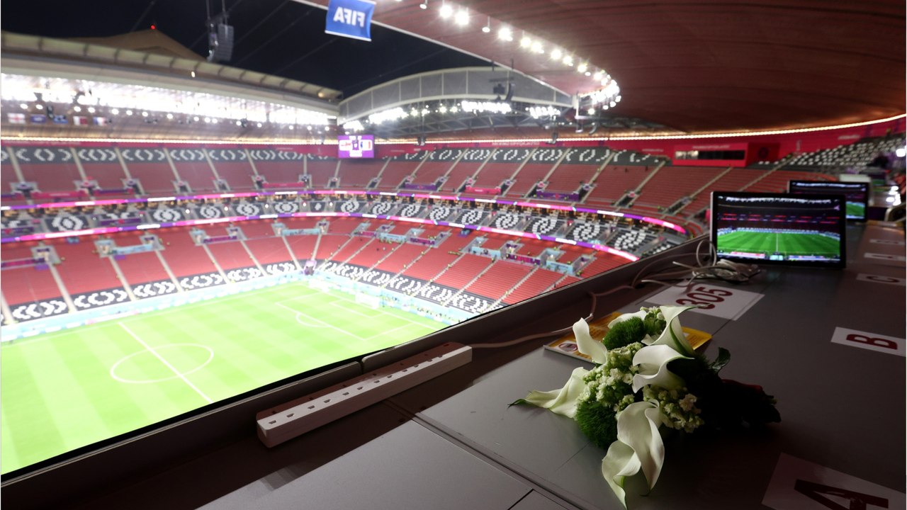 VOICI : Coupe du monde 2022 : un deuxième journaliste trouve la mort au Qatar