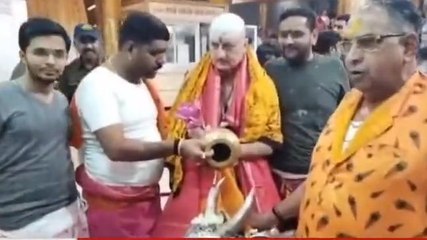 उज्जैन: फिल्म अभिनेता अनुपम खेर ने किए बाबा महाकाल'के दर्शन, अब करेंगे सिग्नेचर..