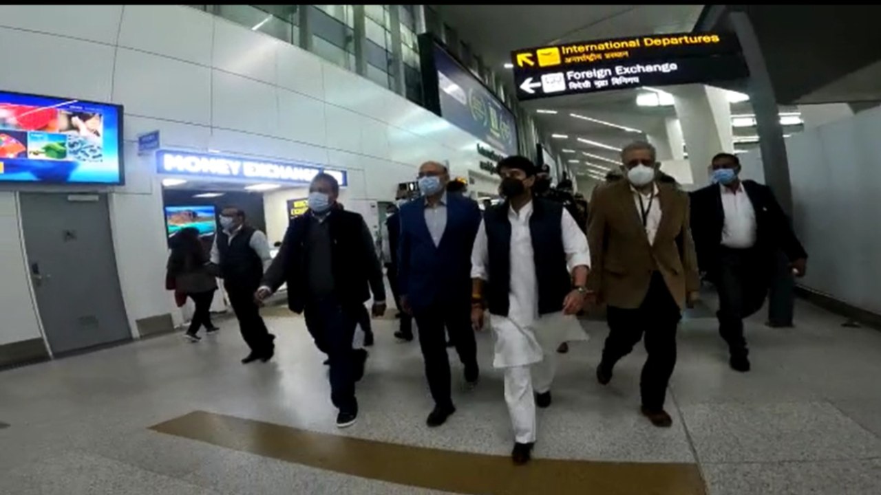IGI एयरपोर्ट पहुंचे केंद्रीय मंत्री ज्योतिरादित्य सिंधिया