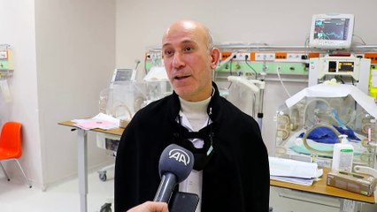 Doğumuna daha aylar varken dünyaya gelen 400 gram parmak bebek hayat savaşı veriyor