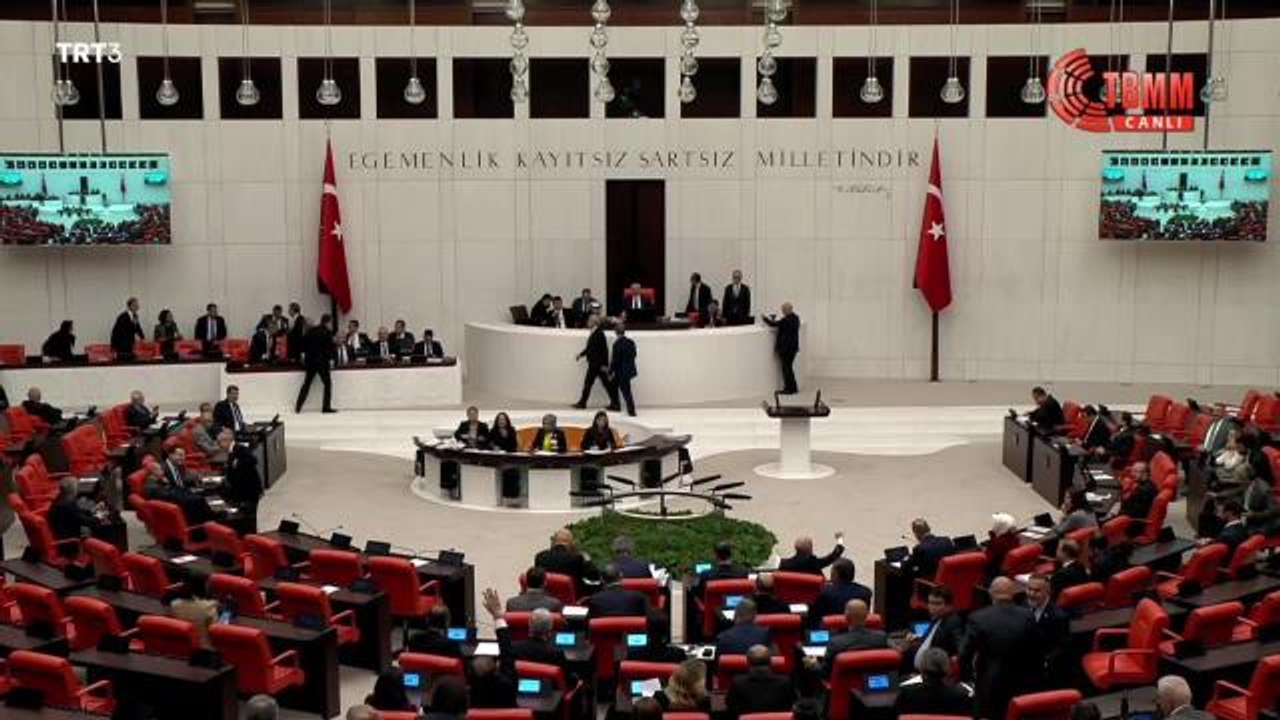 CHP'li Özkoç "Ortada Tek Bir Tutuklu Yok, Kız Çocuklarına Kıyanlar Serbest" Dedi, AKP'li Turan "Hakim Olsam Tutuklarım" Karşılığını Verdi