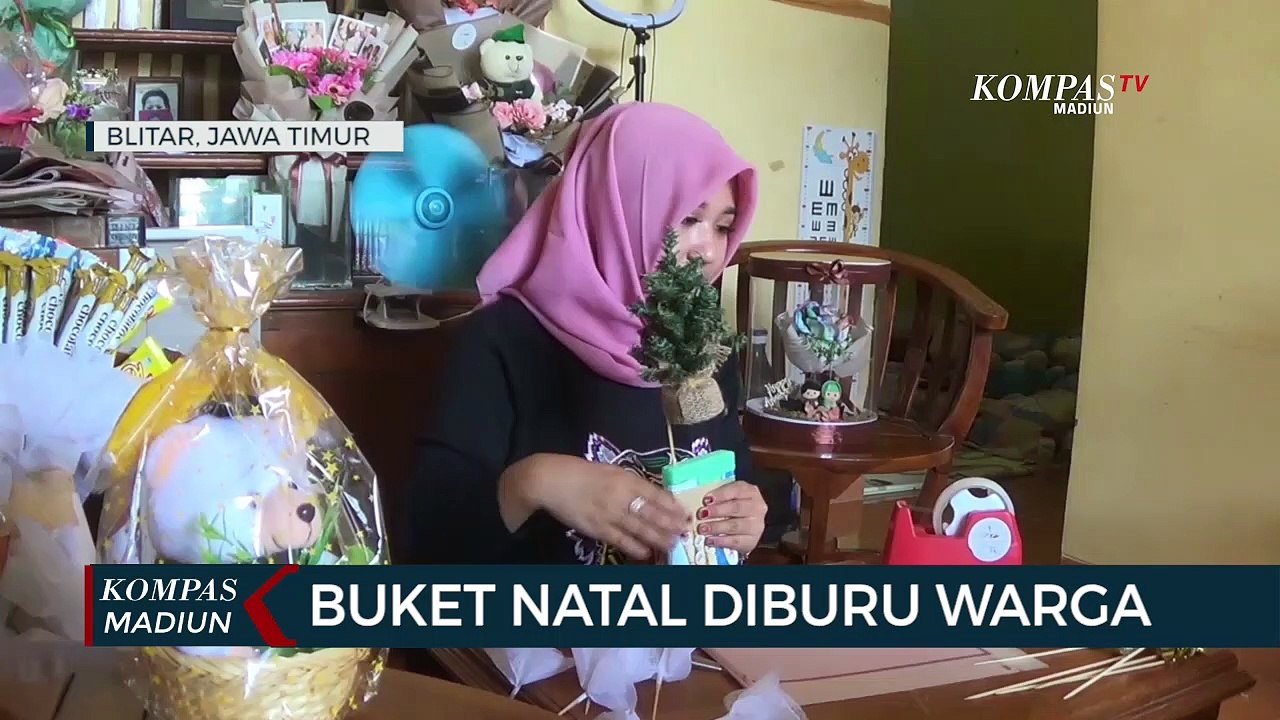 Buket Natal Diburu Warga