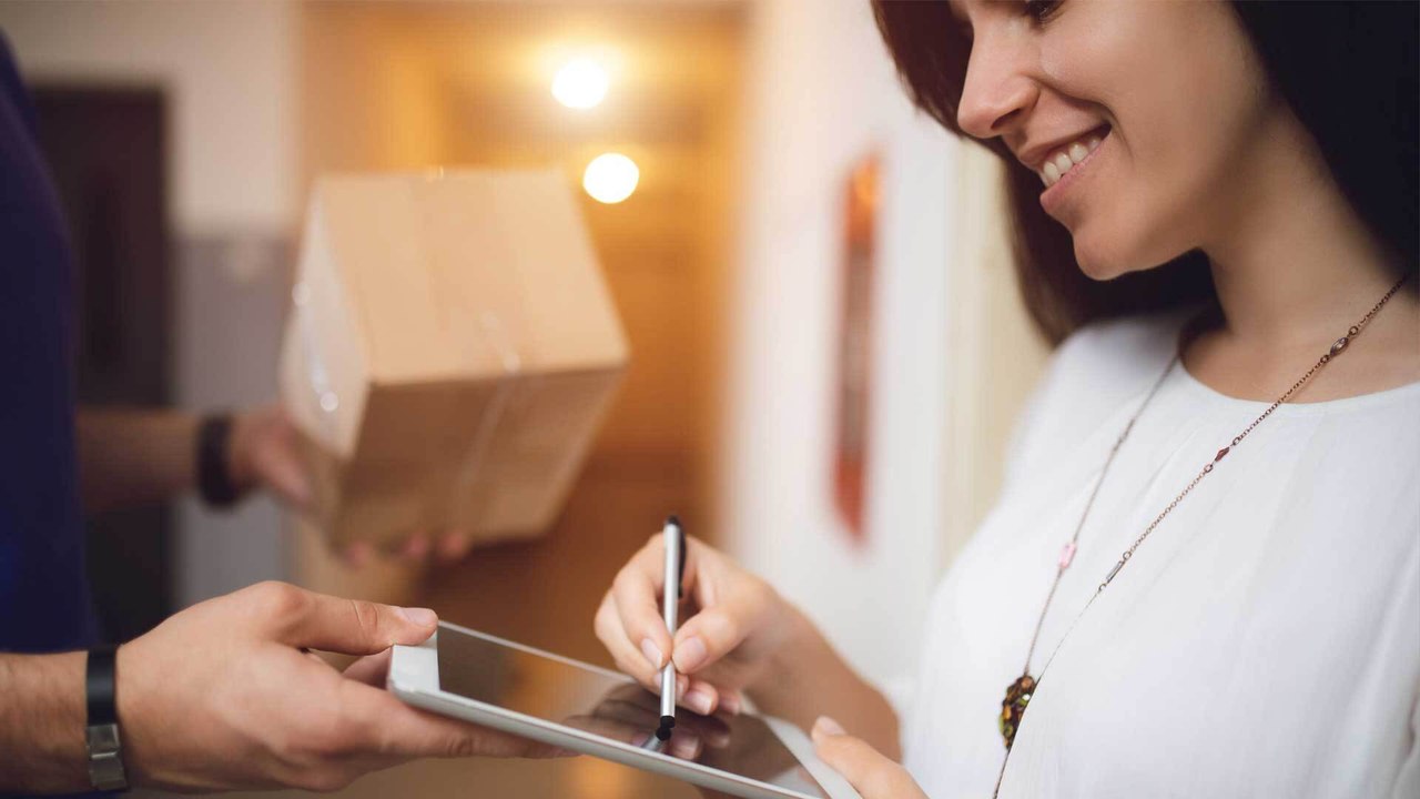 Paket bei den Nachbarn: Wer haftet bei Beschädigung?