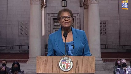 미국 LA 241년 역사상 첫 여성시장 캐런 배스 취임 / YTN