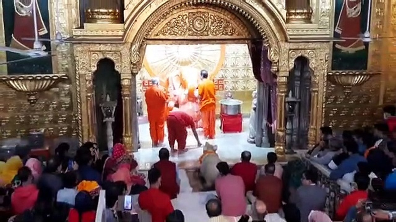 पुष्य नक्षत्र पर गजानन का पंचामृत अभिषेक