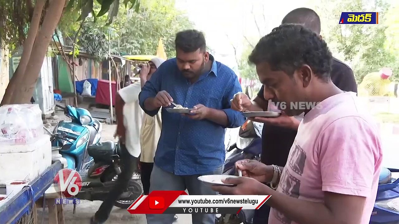 Old Man Selling Chitti Idly From Last 25 Years Ten Pieces For 10 Rupees  _ Medak  _ V6 News