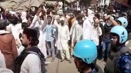 Télécharger la video: Violence in UP over comments on Prophet _ Stone Pelting, Clashes Reported _ Nupur Sharma comments