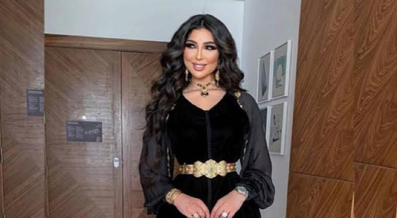 دنيا بطمة تتصدر الترند بسبب إطلالة هيفاء وهبي