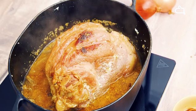C’est parti pour la dégustation d’un bon mijoté de jarret de porc, un régal !