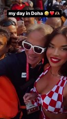 Ivana Knöll provoque un attroupement au Souq de Doha.