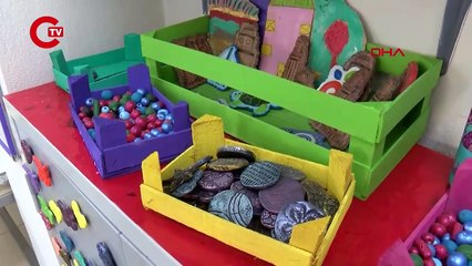 Özel öğrencilere okul bahçesinde doğayla iç içe eğitim